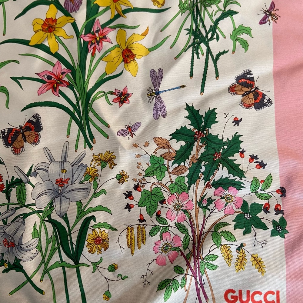 Authentic Gucci Vintage Iconic Flora Silk Square Scarf - Picture 8 of 14
